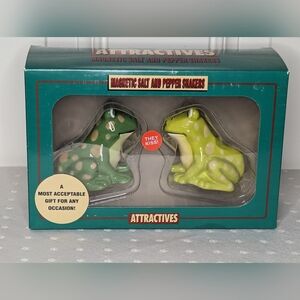 New! Attractives Salt And Pepper Shakers - Frog